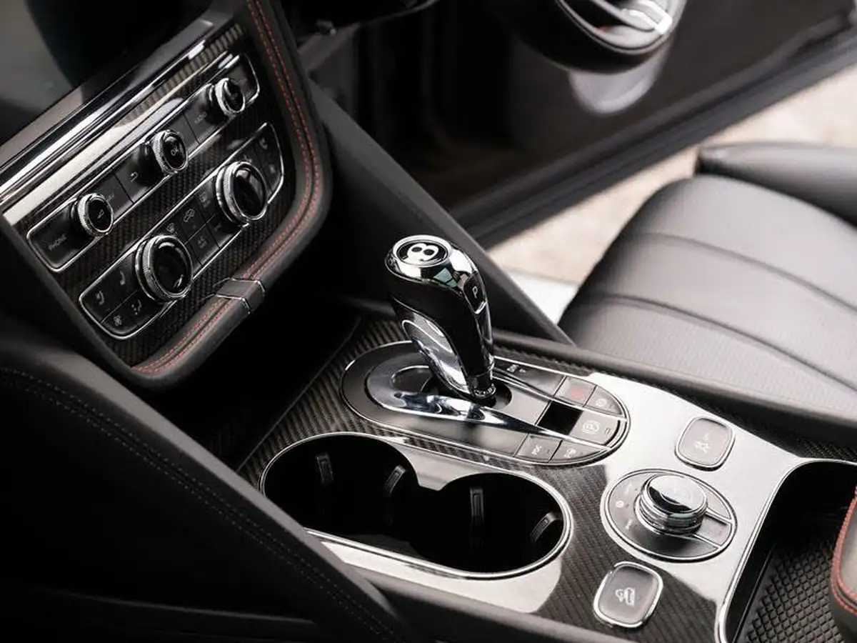 2019-bentley-bentayga-40-v8-big-40