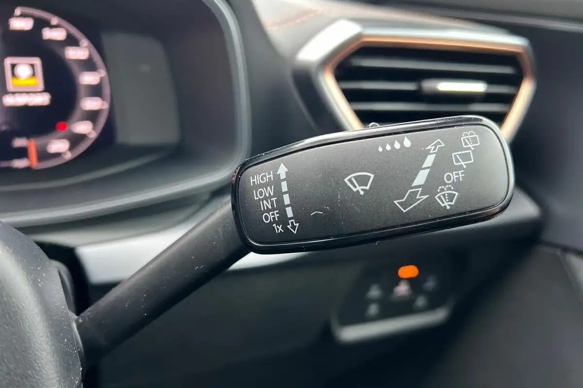2025-cupra-formentor-15-e-hybrid-vz1-big-24