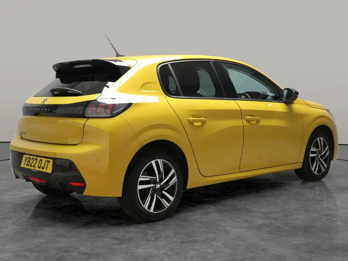 2022-peugeot-208-12-puretech-allure-premium-100bhp-eat8-big-11