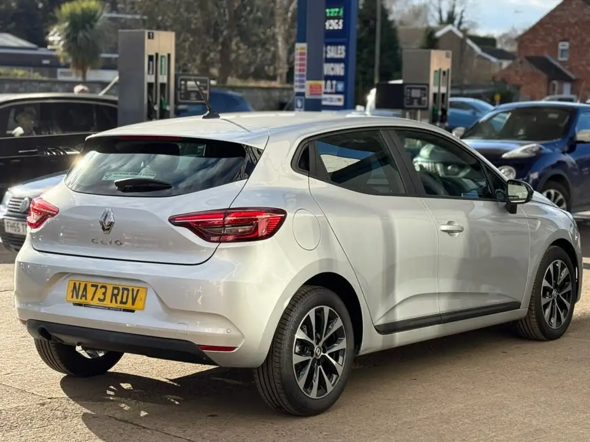 2023-renault-clio-10-tce-evolution-big-35