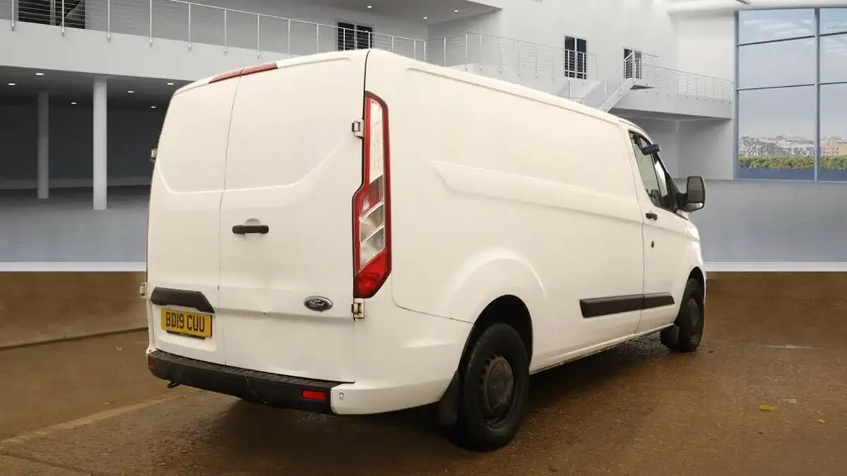 2019-ford-transit-custom-20tdci-300-l2h1-trend-105pseu6-panel-van-big-3