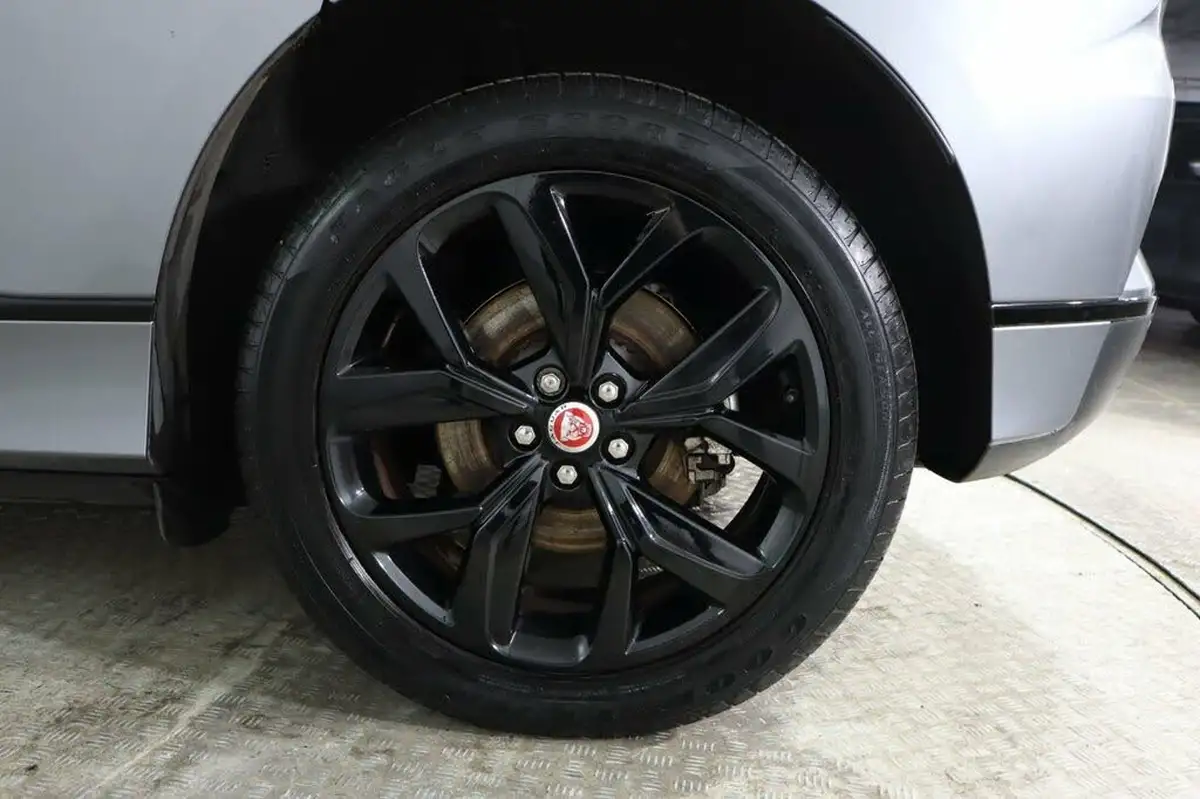 2021-jaguar-i-pace-ev400-black-big-17