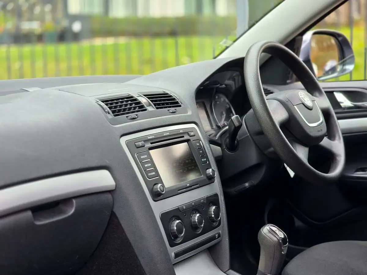 2012-skoda-octavia-14-se-plus-tsi-122bhp-plus-hatchback-big-26