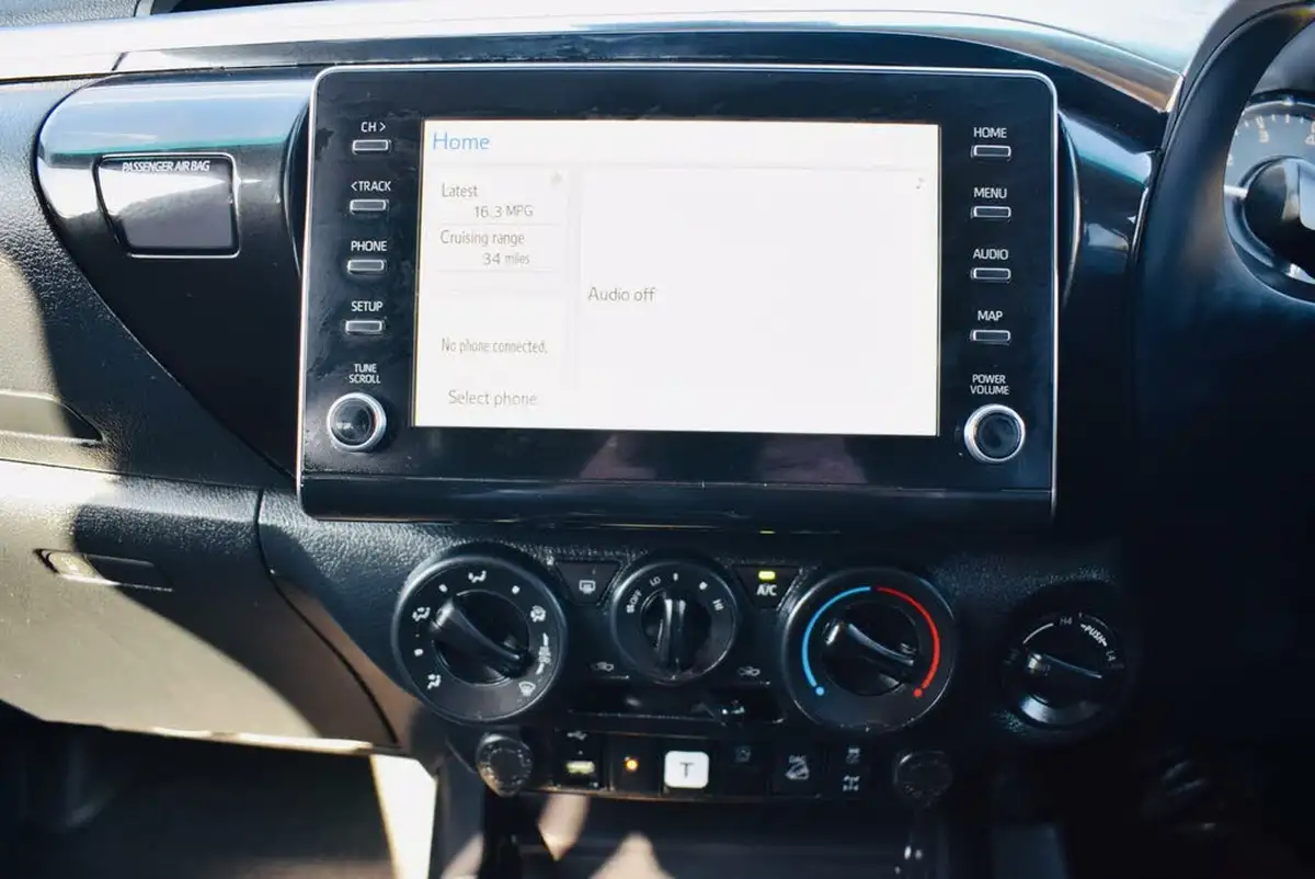2021-toyota-hi-lux-24d-4d-icon-150hpeu6dt-e-auto-big-12
