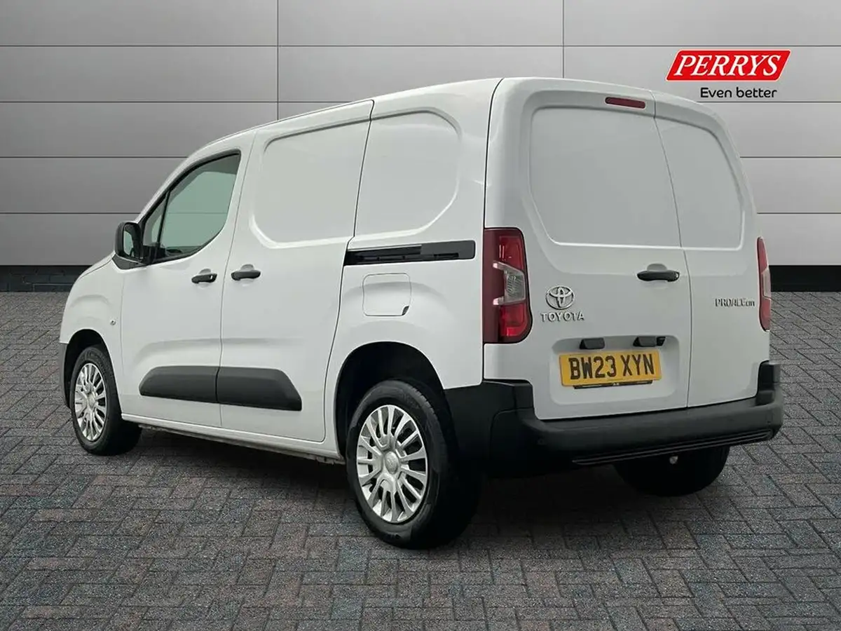 2023-toyota-proace-city-15d-icon-l1-big-1