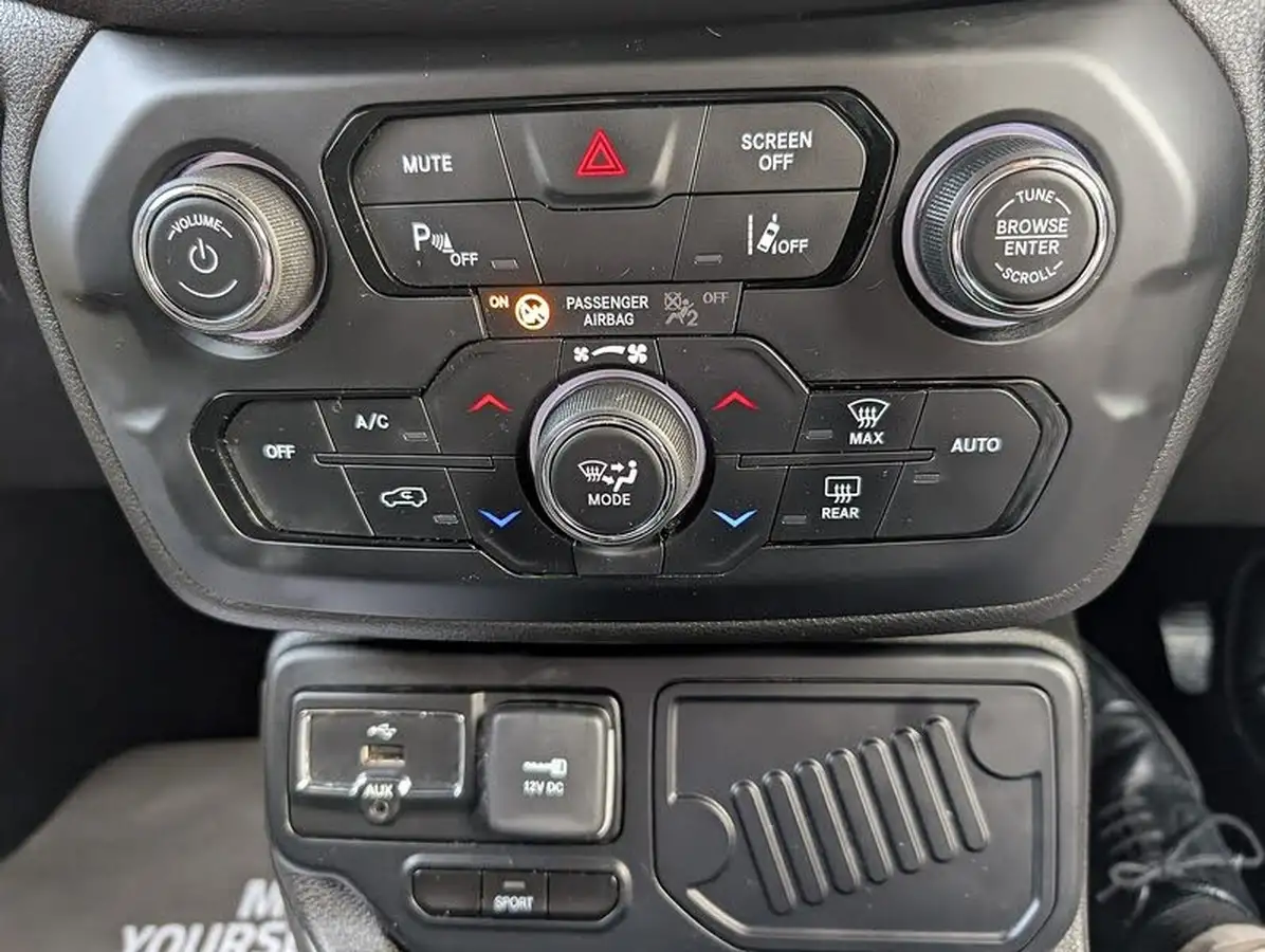 2021-jeep-renegade-13-gse-night-eagle-big-30