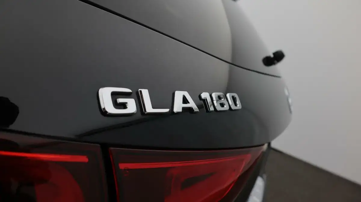 2021-mercedes-benz-gla-class-13-gla-180-amg-line-executive-1332cc-big-22