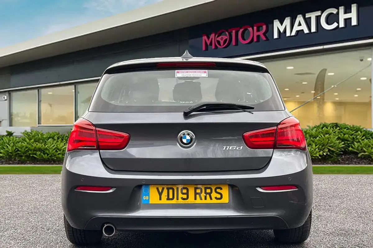 2019-bmw-1-series-15td-116d-se-business-ss-3d-big-3