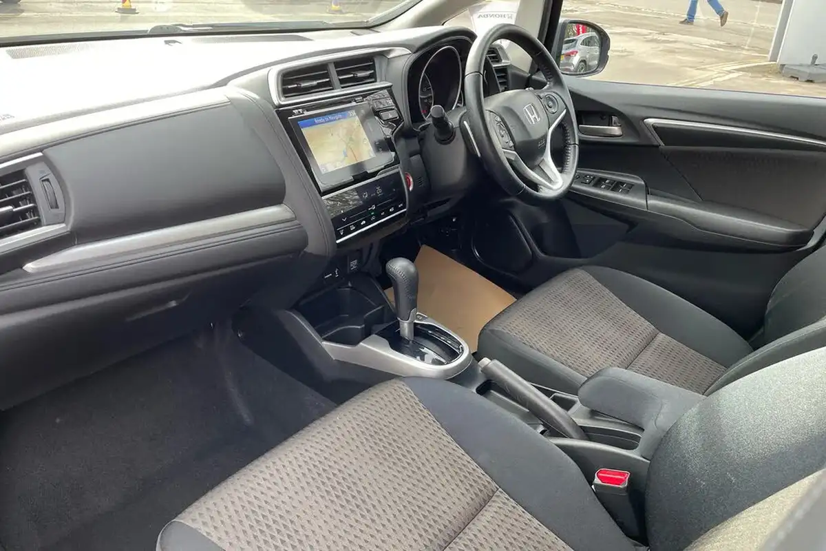 2018-honda-jazz-13-i-vtec-ex-navi-cvt-big-1