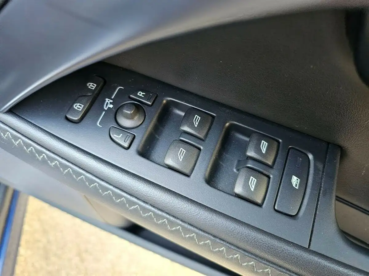 2012-volvo-v70-16-t4-se-lux-big-16