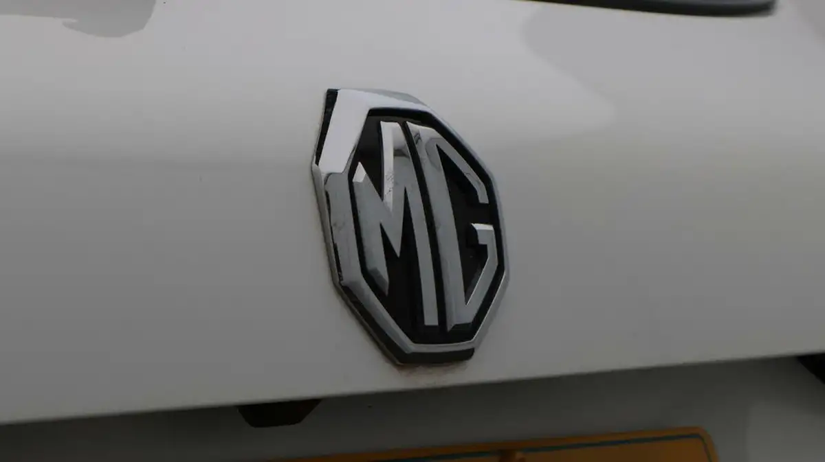 2022-mg-hs-15t-gdi-exclusive-162ps-big-21