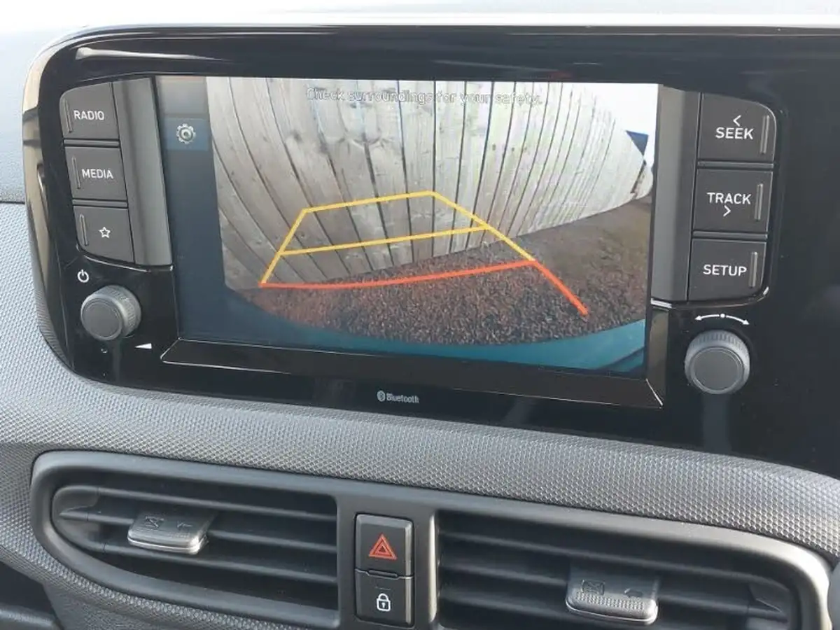 2023-hyundai-i10-12-se-connect-auto-big-15