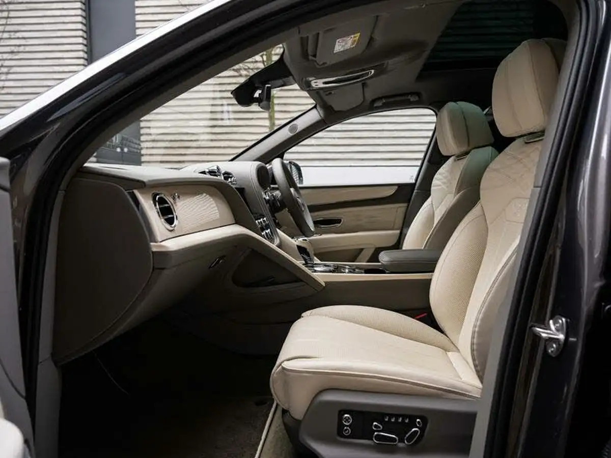 2023-bentley-bentayga-40-v8-extended-wheelbase-azure-big-22