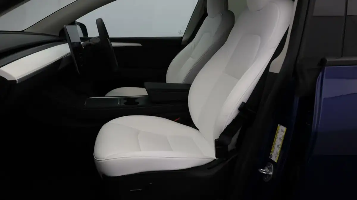 2022-tesla-model-y-e-long-range-big-13