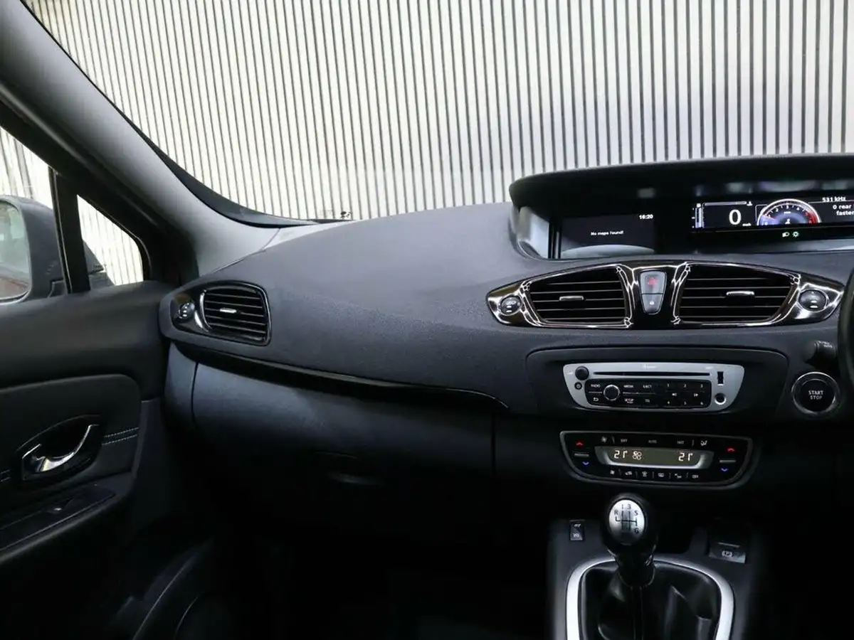 2015-renault-scenic-15dci-dynamique-nav-energy-ss-big-37