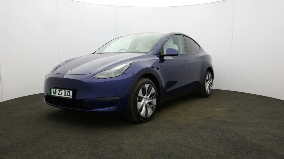 2022-tesla-model-y-e-long-range-big-37