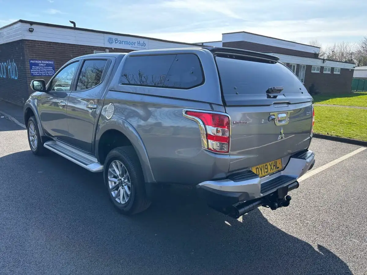2019-mitsubishi-l200-24di-d-barbarian-eu6-big-3