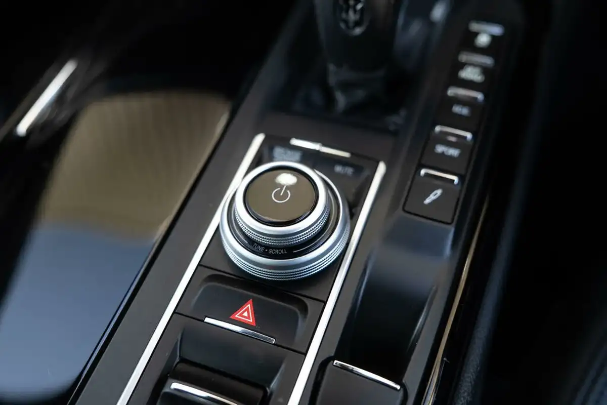 2021-maserati-levante-30-gransport-big-23