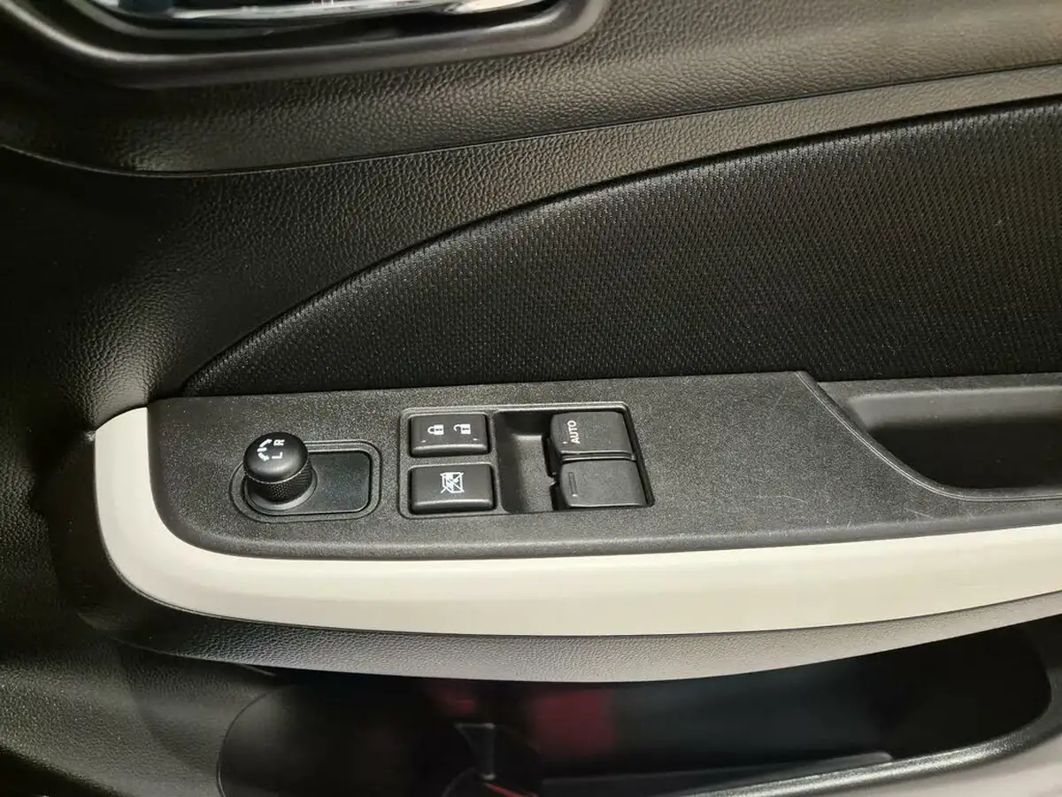 2018-suzuki-swift-10-boosterjet-sz-t-111ps-big-27