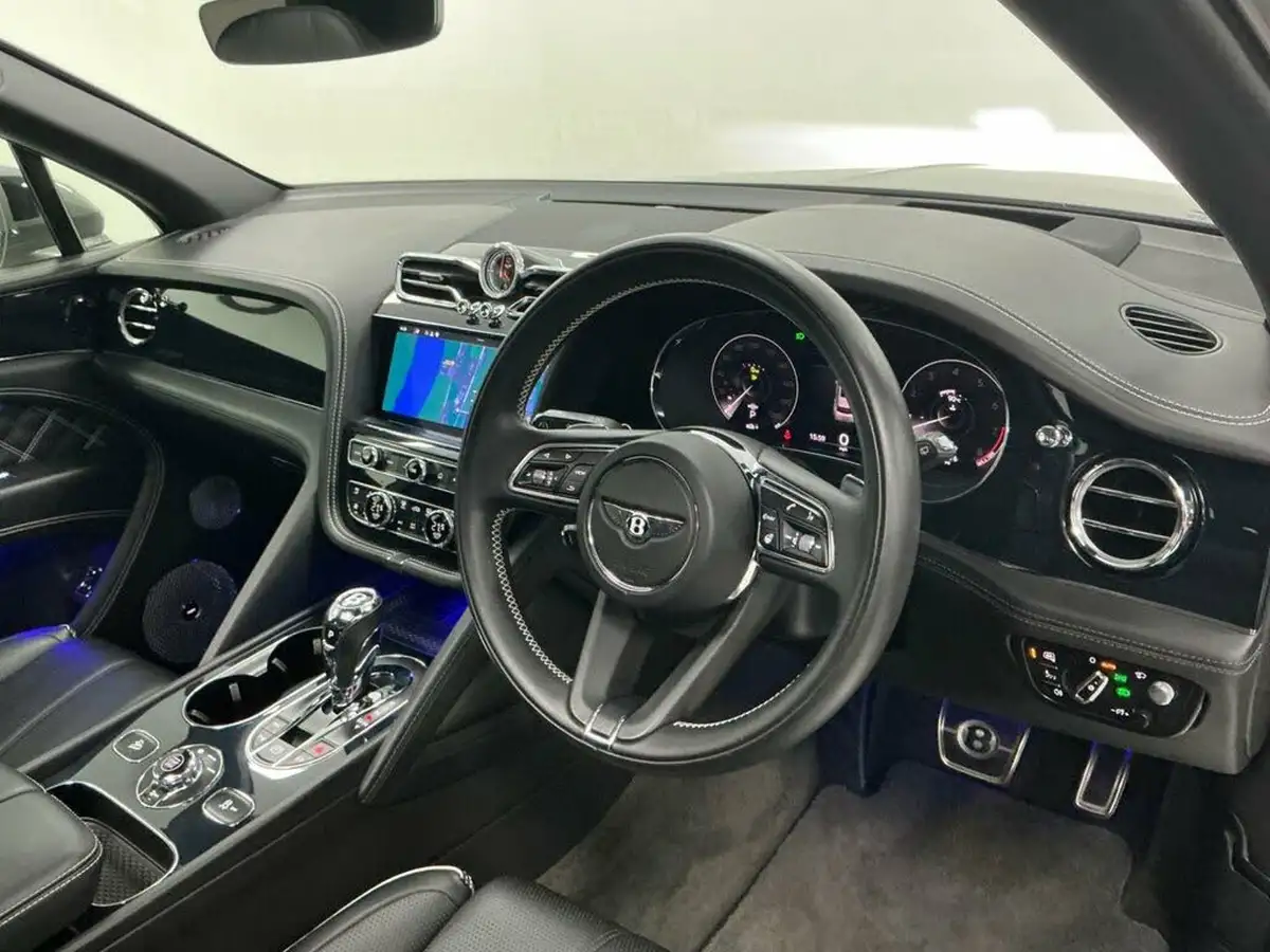 2021-bentley-bentayga-40-v8-big-30