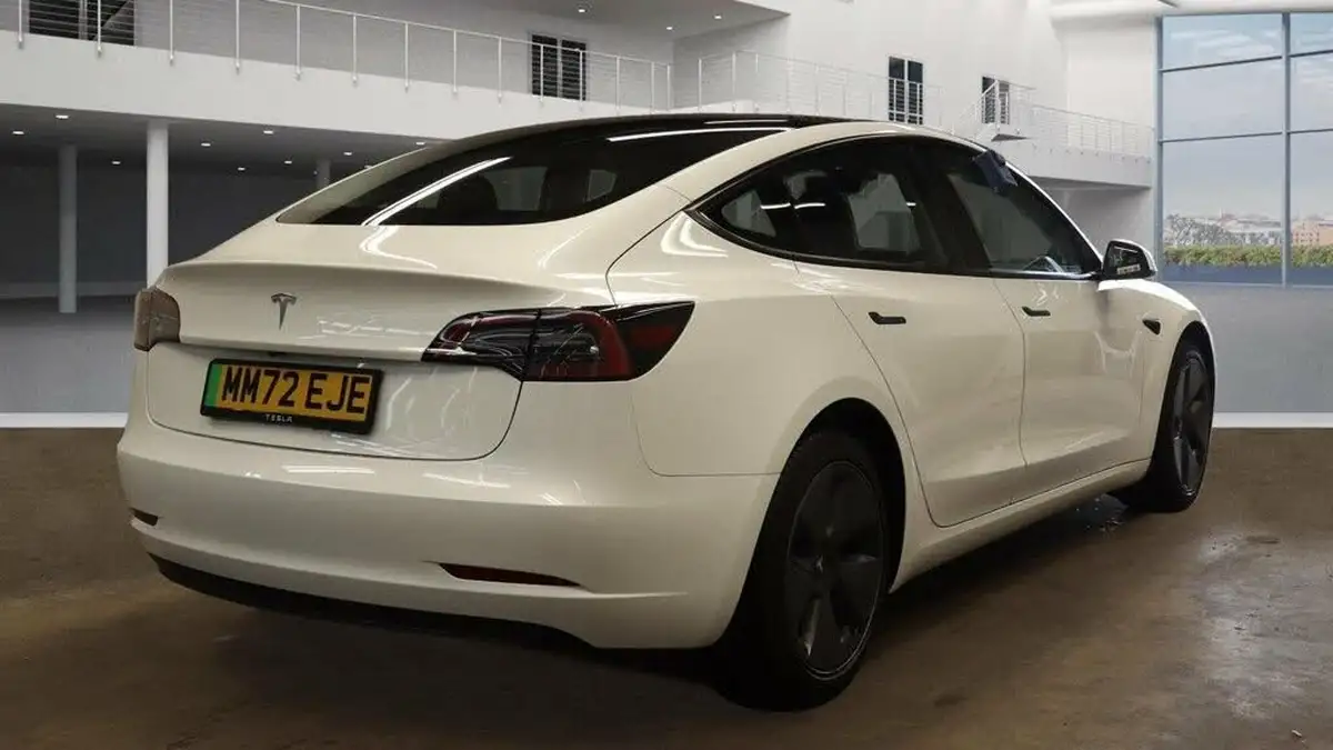 2022-tesla-model-3-e-rwd-big-7