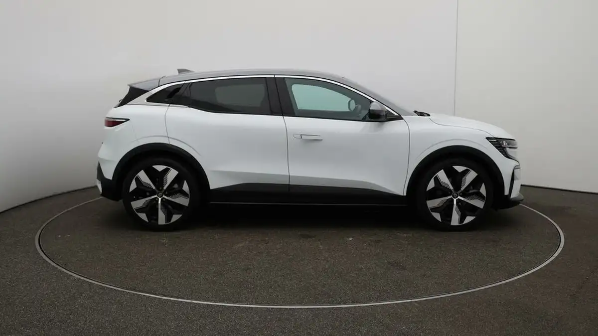 2024-renault-megane-e-tech-e-techno-big-48