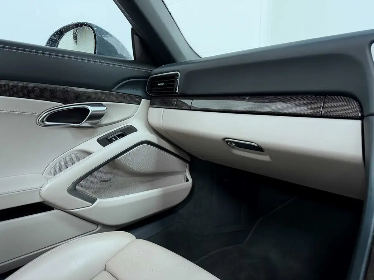 2017-porsche-911-38-turbo-s-cabriolet-big-36