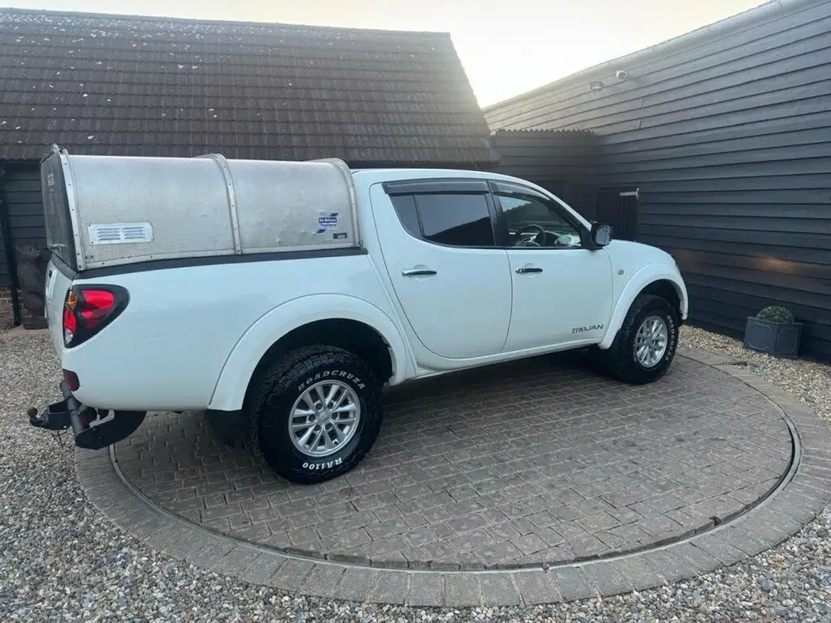 2014-mitsubishi-l200-25td-trojan-big-35