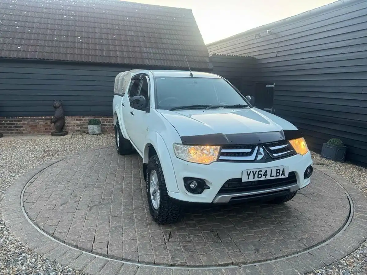 2014-mitsubishi-l200-25td-trojan-big-13