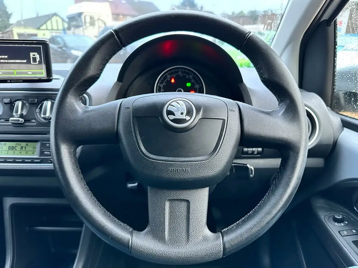 2012-skoda-citigo-10-elegance-75ps-5d-asg-big-32