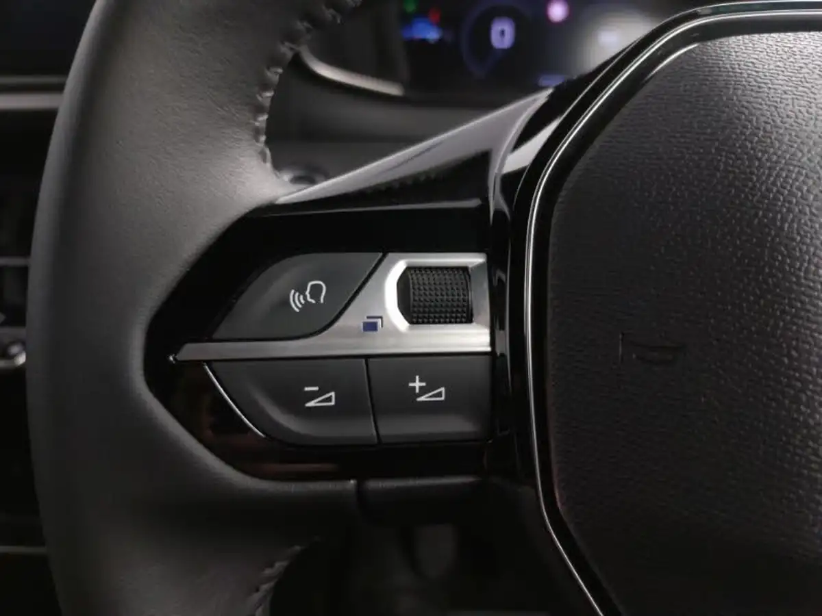 2024-peugeot-2008-suv-12-puretech-allure-130ps-big-16
