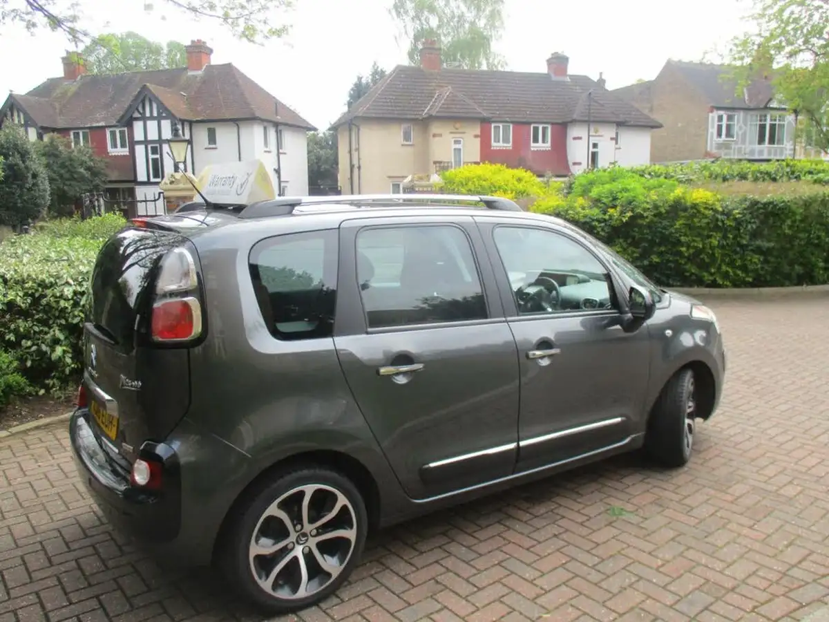 2016-citroen-c3-picasso-12-puretech-platinum-big-5
