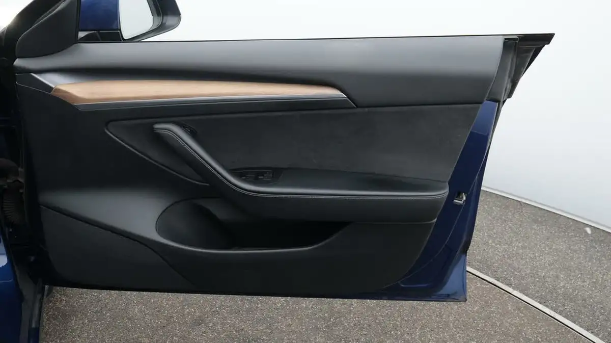 2021-tesla-model-3-e-long-range-awd-big-15