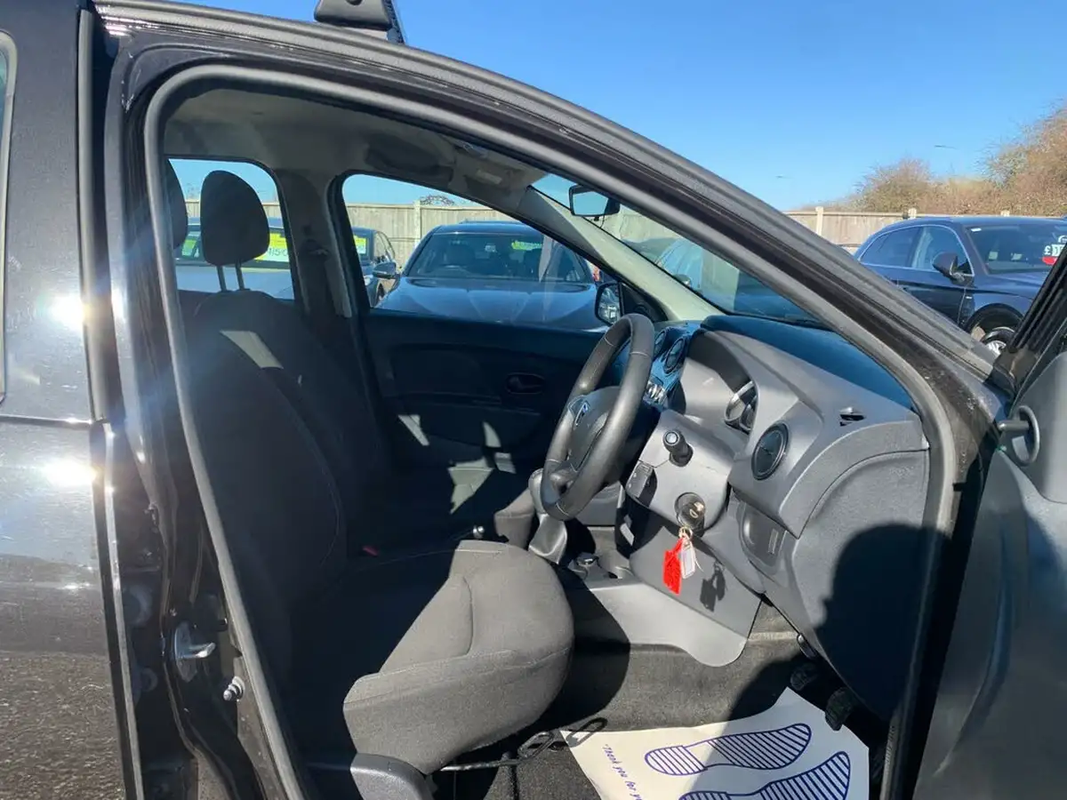2018-dacia-sandero-10-sce-essential-big-15