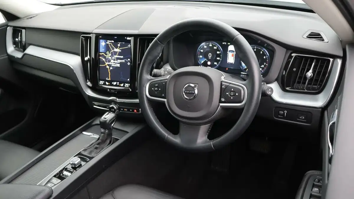 2020-volvo-xc60-20-t5-momentum-awd-big-9