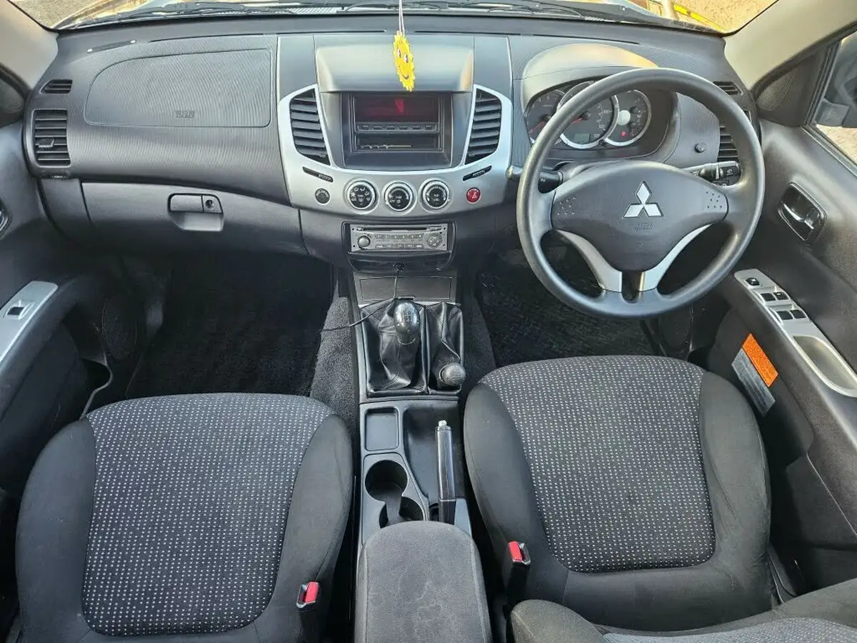2014-mitsubishi-l200-25td-trojan-big-5
