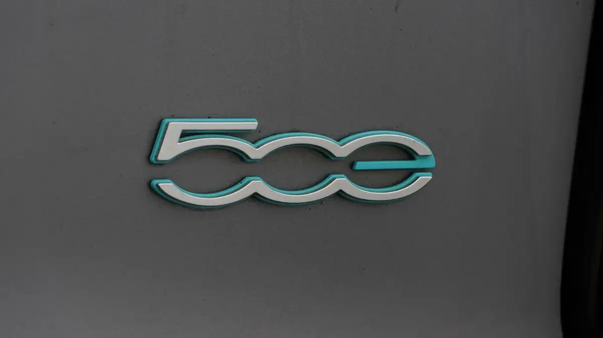 2022-fiat-500-e-la-prima-big-23