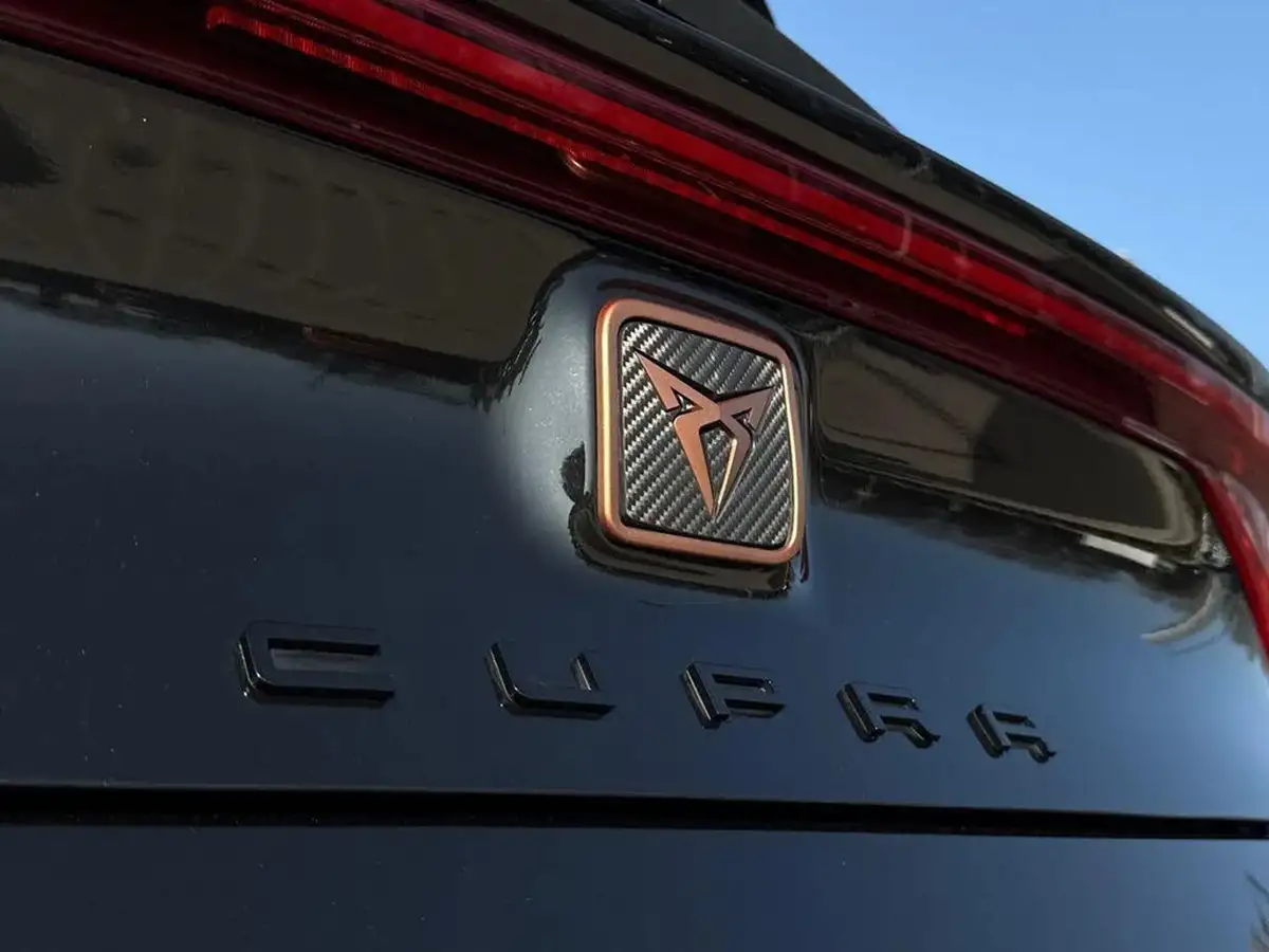 2024-cupra-leon-nf-20-tsi-vz2-design-edition-300ps-hatchback-big-24