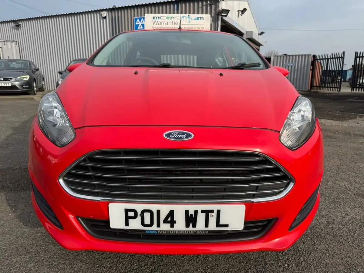 2014-ford-fiesta-125-style-60ps-3d-big-8
