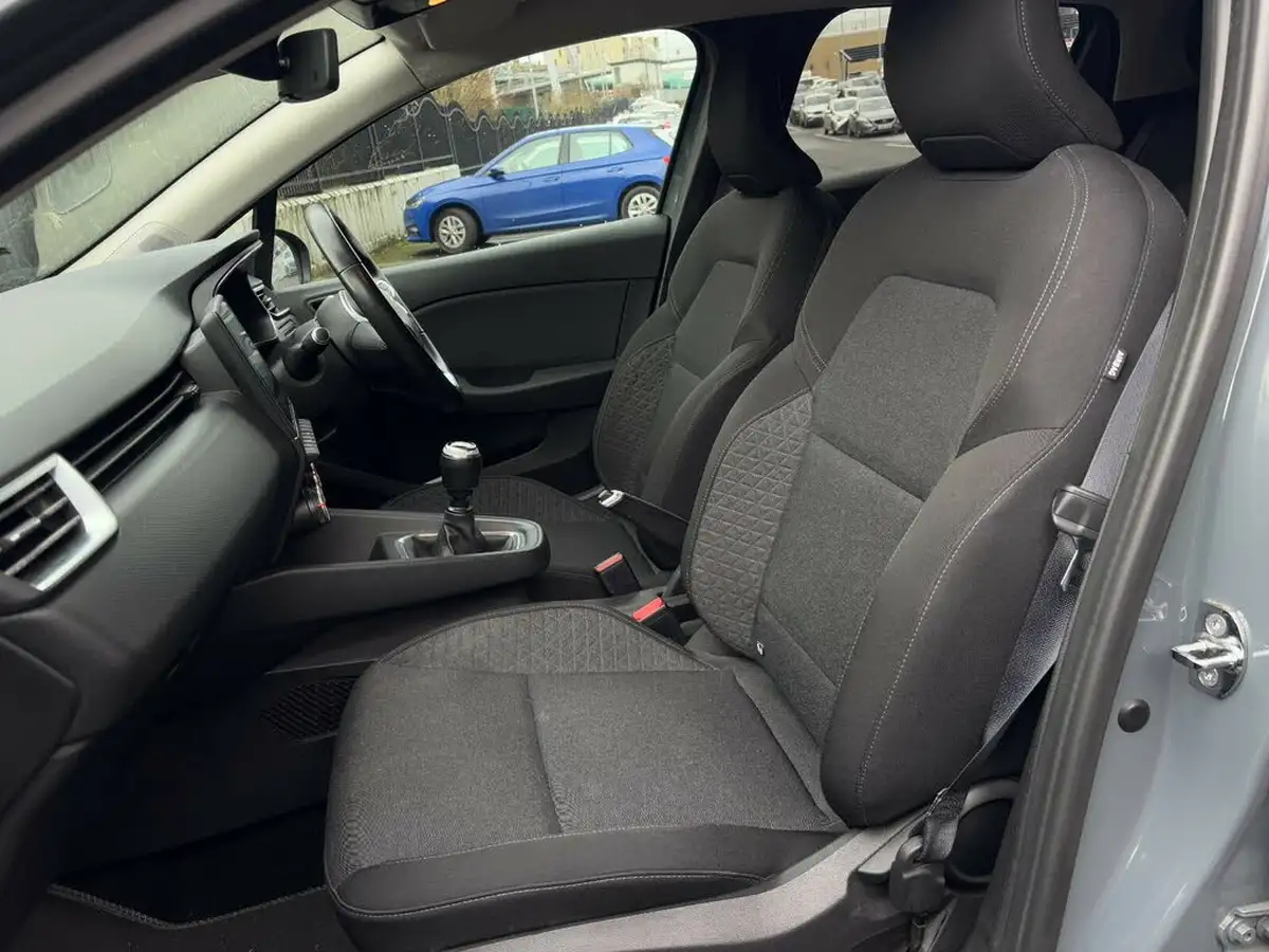 2021-renault-clio-10-sce-iconic-75bhp-big-9