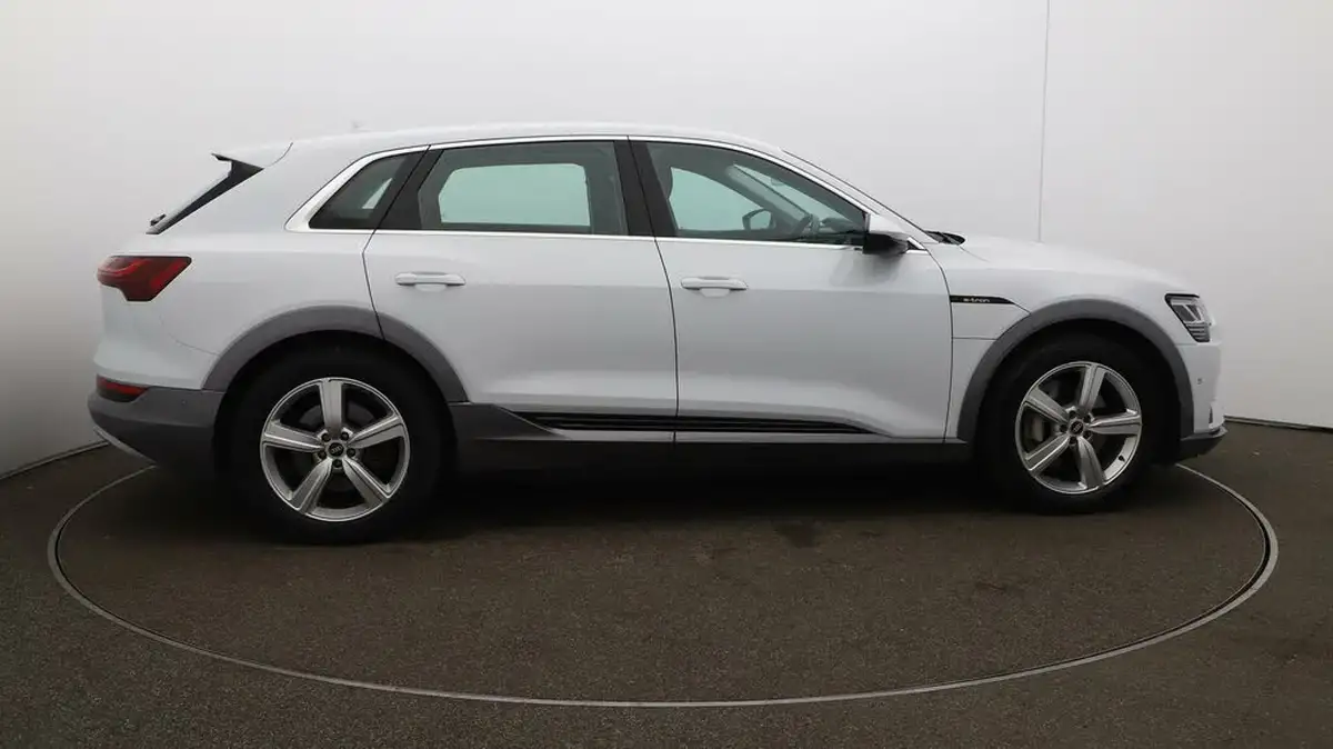 2021-audi-e-tron-50e-technik-station-wagon-big-50
