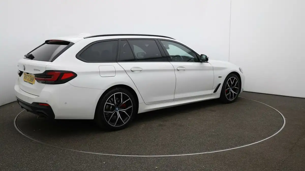 2022-bmw-5-series-20-530e-xdrive-m-sport-touring-5d-big-53