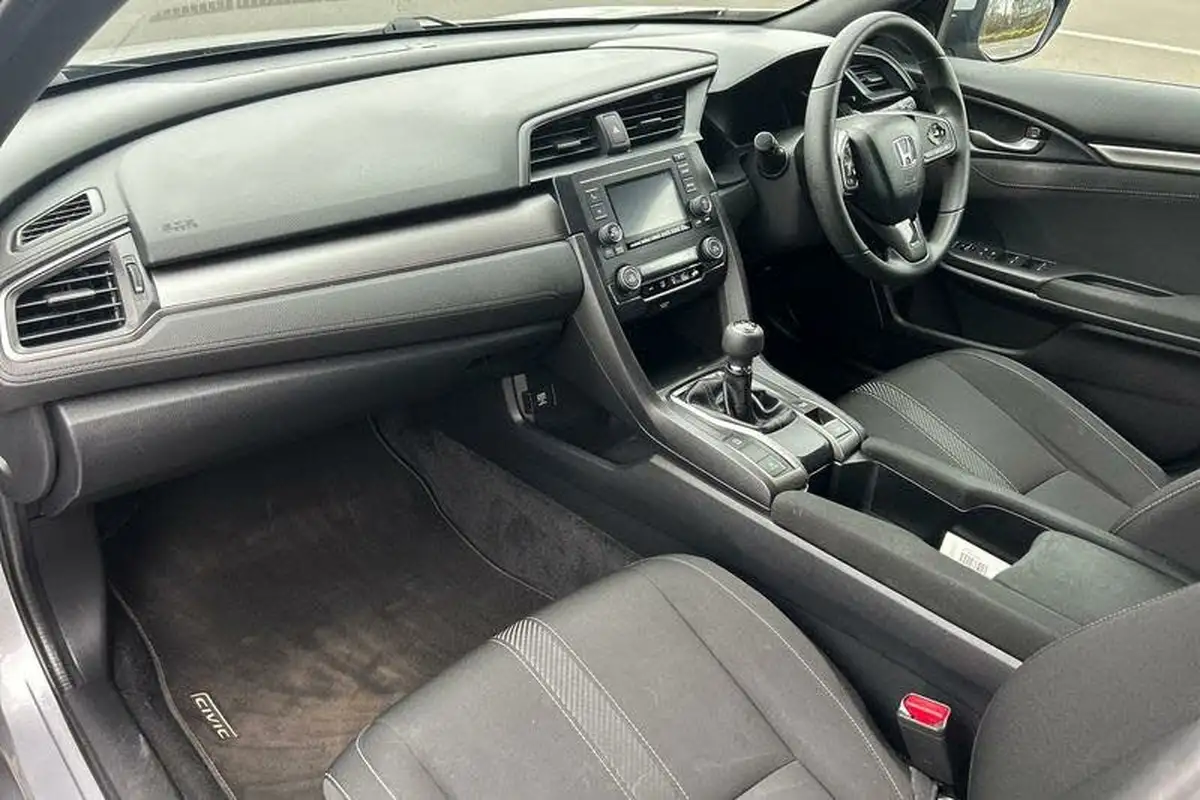 2018-honda-civic-10-vtec-turbo-se-126ps-hatchback-5d-big-12