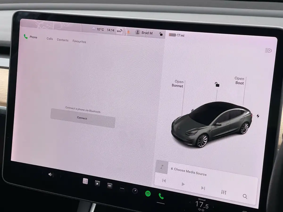2020-tesla-model-3-e-long-range-big-39