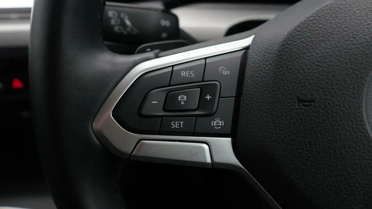 2020-volkswagen-golf-15-etsi-life-150ps-hatchback-big-22
