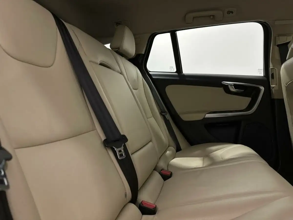 2017-volvo-v60-24td-d6-se-lux-big-42