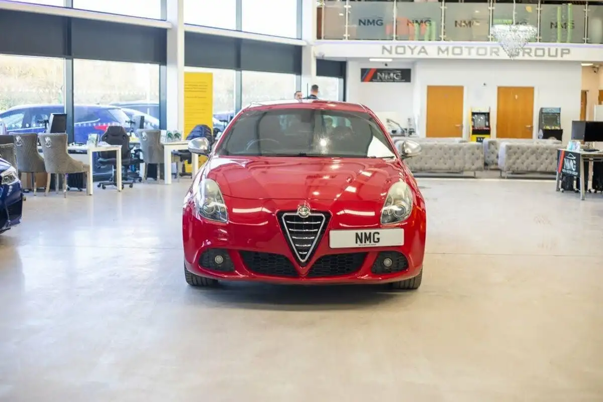 2013-alfa-romeo-giulietta-18-1750-tbi-cloverleaf-big-8