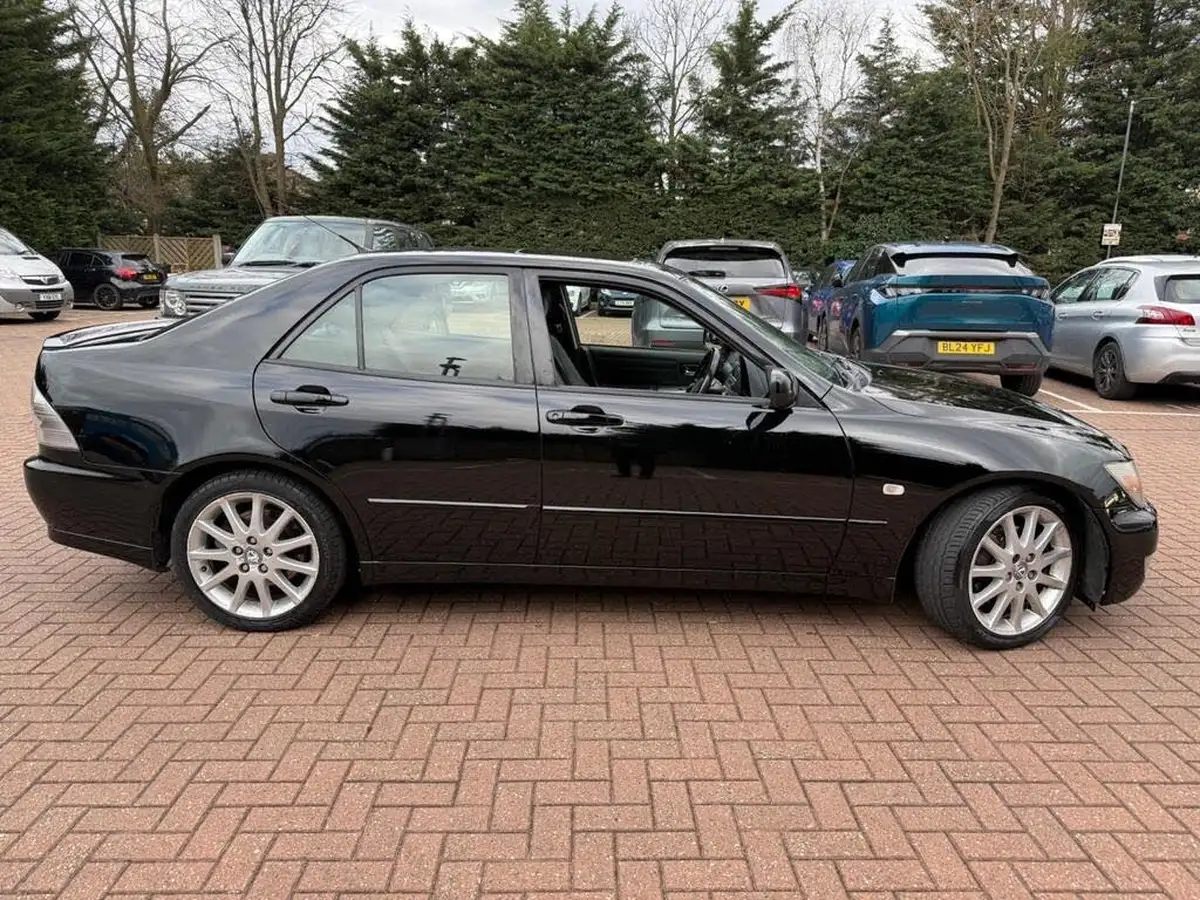 2005-lexus-is-200-20-se-auto-big-1