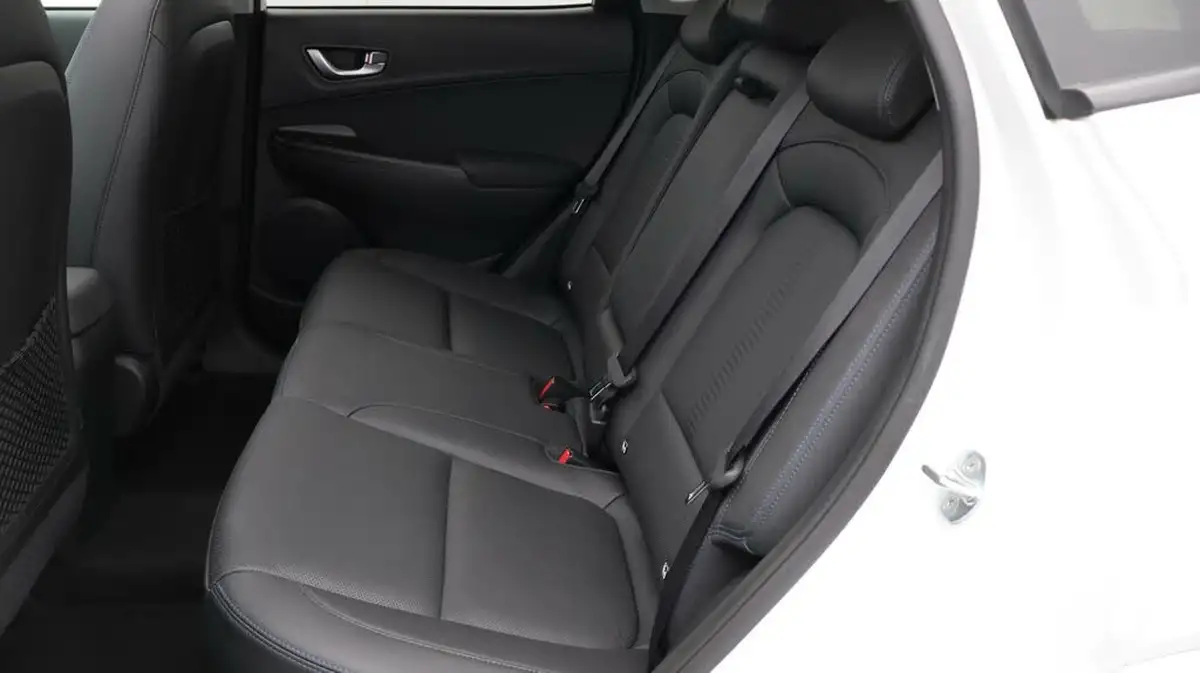 2021-hyundai-kona-e-ultimate-big-16