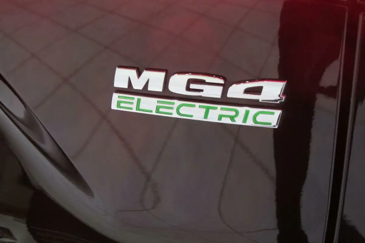 2023-mg-mg4-e-trophy-ev-203ps-long-big-57